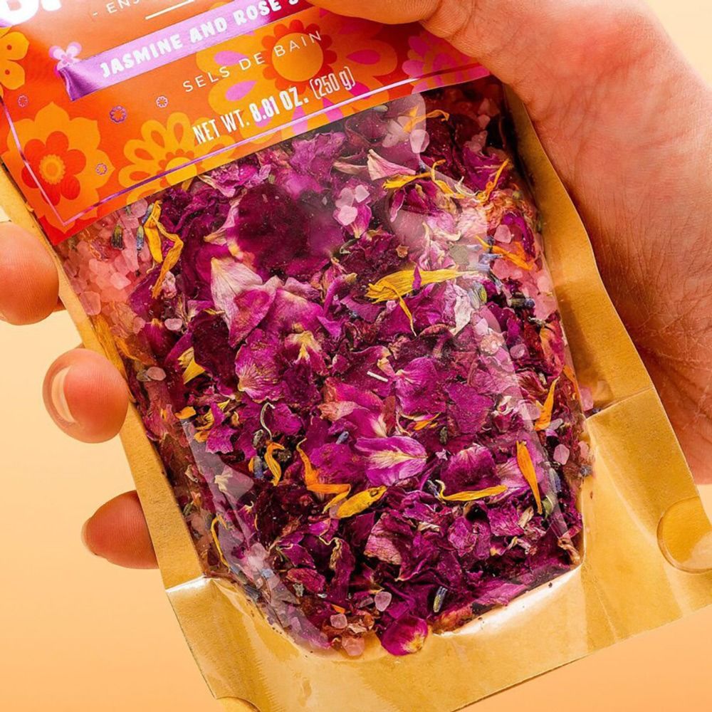 Badesalz mit Trockenblumen