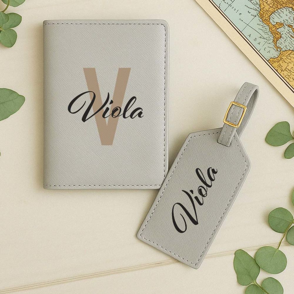 Personalisierbare Reisepasshülle und Koffertag mit Monogramm