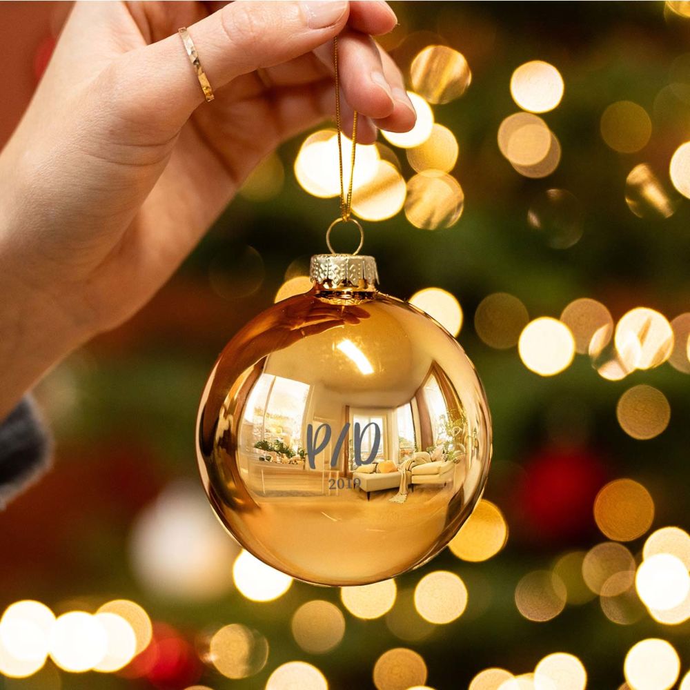 Personalisierbare Christbaumkugel mit Monogramm