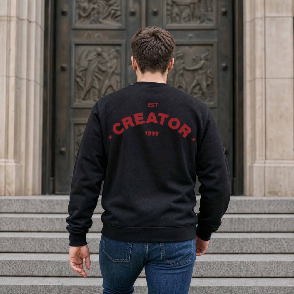 Personalisierbarer Pullover mit Creator-Badge und Wunschjahr