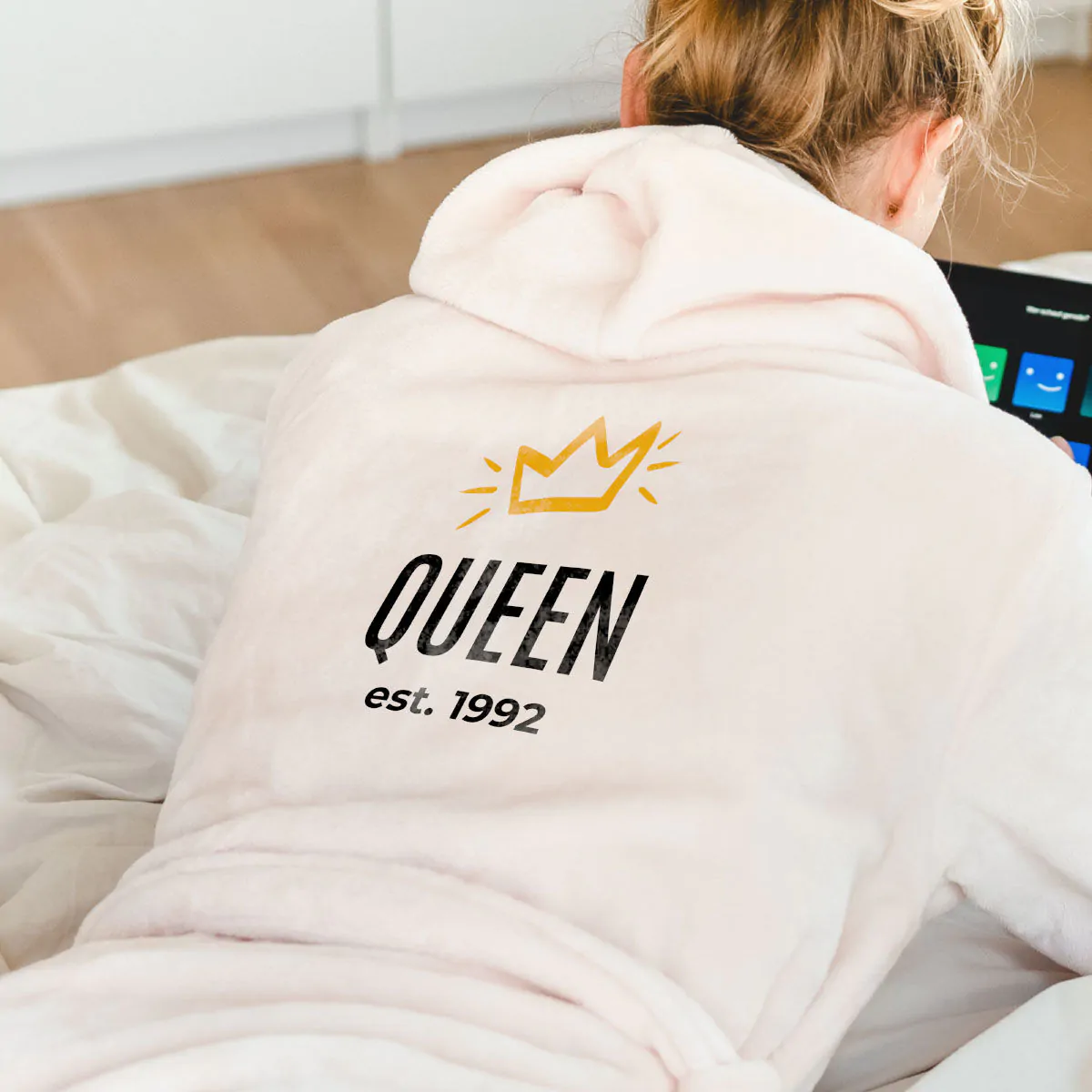 Personalisierbarer Bademantel mit Symbolen und Name