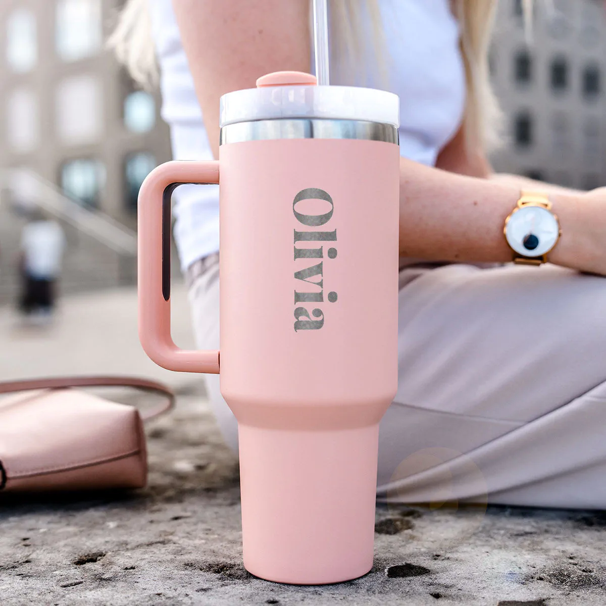 Personalisierbarer Trinkbecher mit Strohhalm und Text