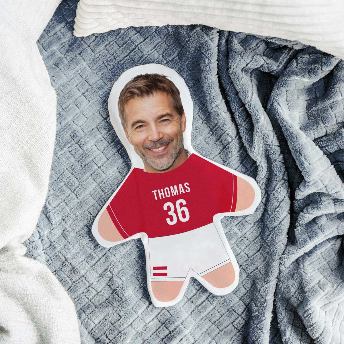 Mini Me mit Fußball-Trikot