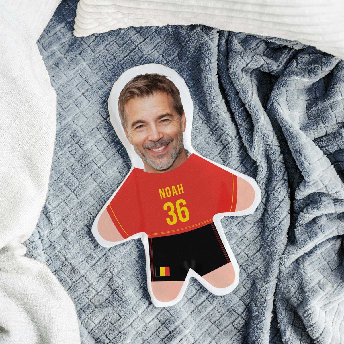 Mini Me mit Fußball-Trikot