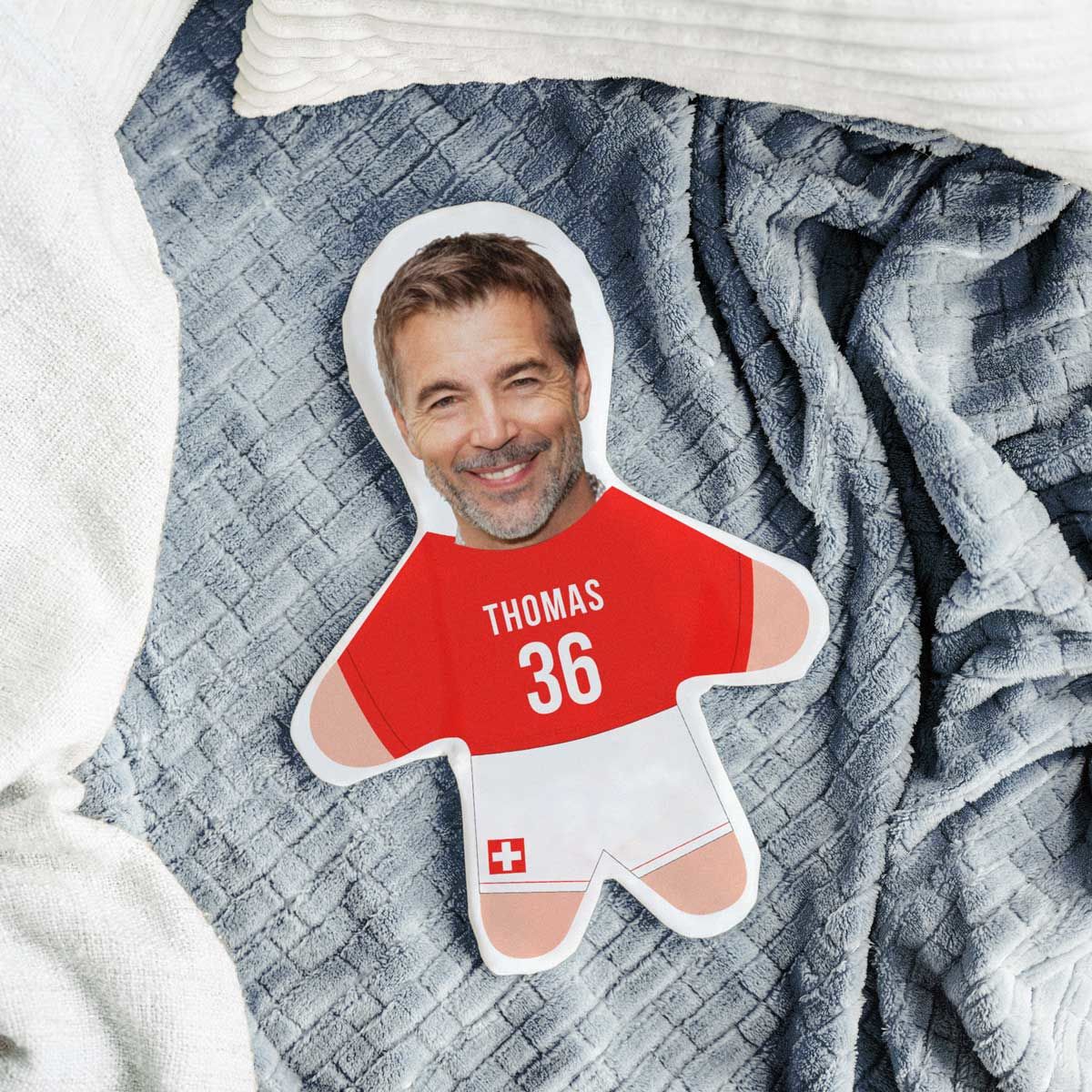Mini Me mit Fußball-Trikot