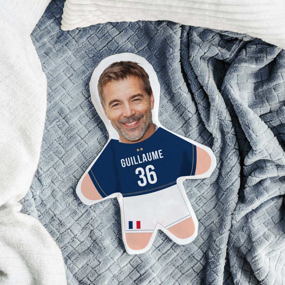 Mini Me mit Fußball-Trikot
