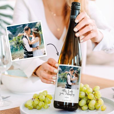 Personalisierbarer Weißwein im Polaroid-Look