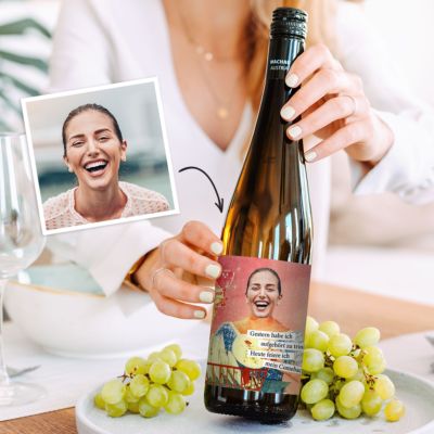 Personalisierbarer Weißwein mit Gesicht im Retro-Design