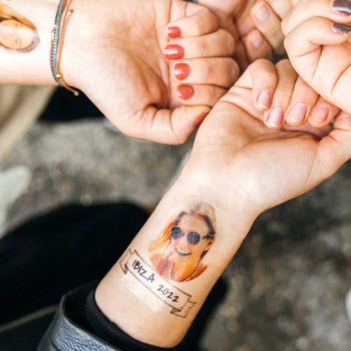 Personalisierbare Tattoos 4er Set mit Gesicht und Banner main product photo