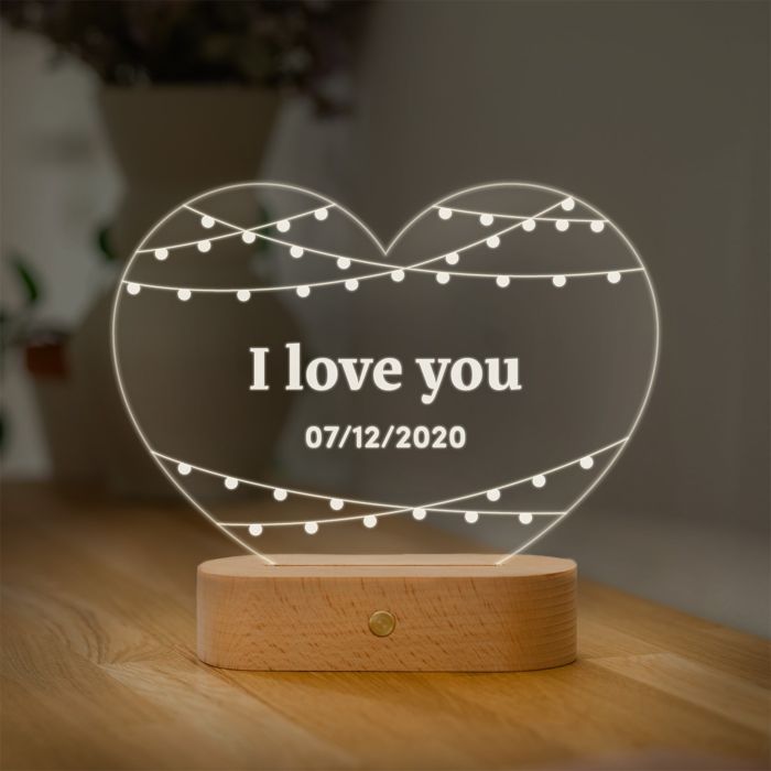 Personalisierbare LED-Lampe Herz mit Lichterkette und Text