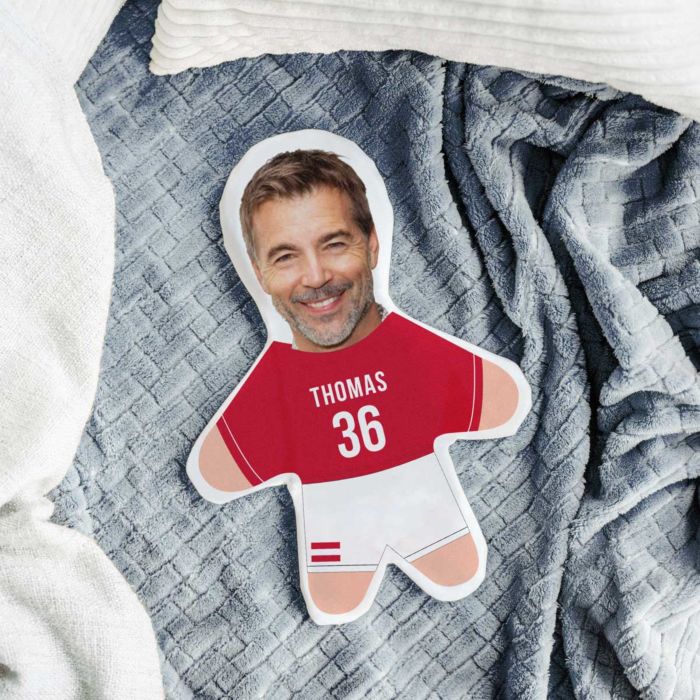 Mini Me mit Fußball-Trikot