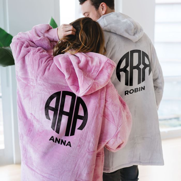 Personalisierbare Hoodie Decke mit Monogramm