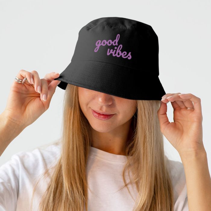 Personalisierbarer Bucket Hat mit zwei Zeilen