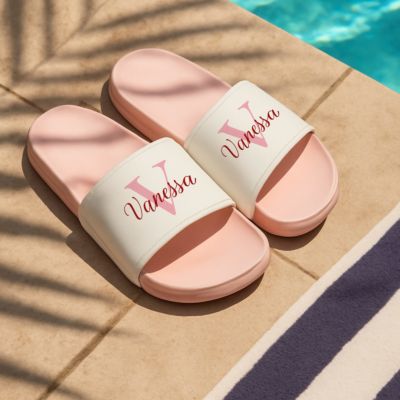 Personalisierbare Badelatschen mit Monogramm