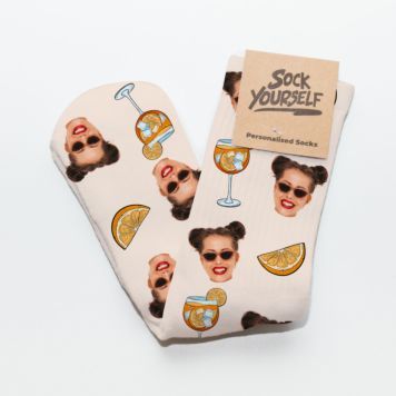 Personalisierbare Aperol Socken mit Gesicht - Design - BG Remove