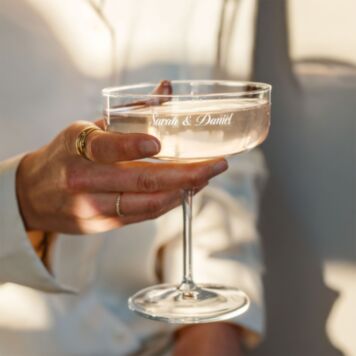 Personalisiertes Champagnerglas mit Gravur zur Verlobung