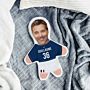Mini Me mit Fußball-Trikot