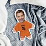 Mini Me mit Fußball-Trikot