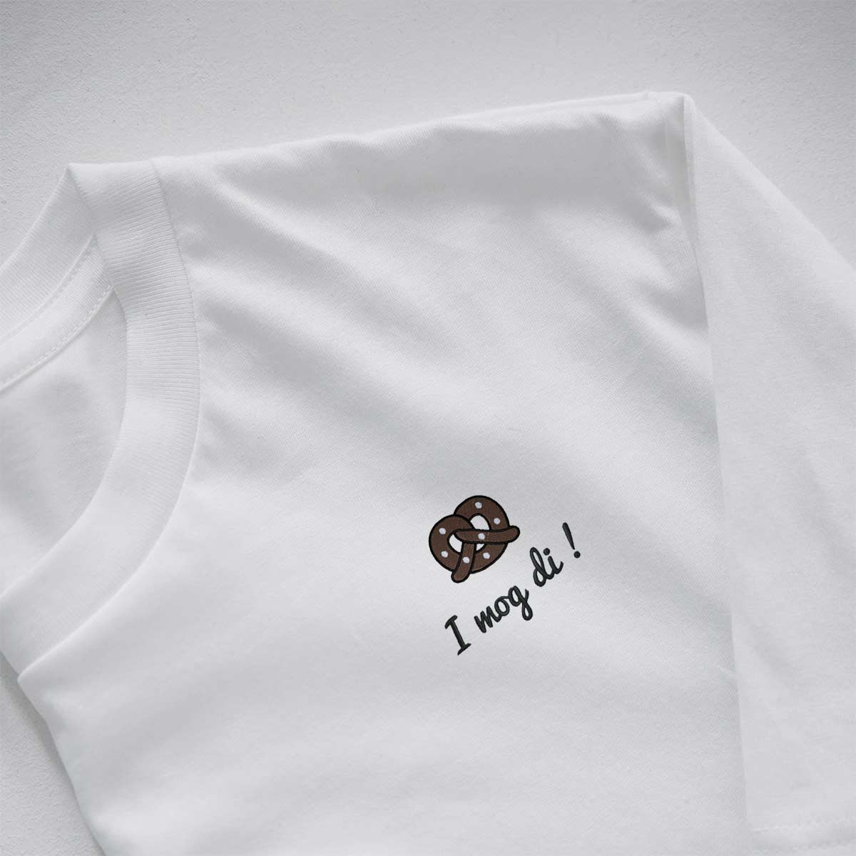 Besticktes T-Shirt Weiß mit Text und Symbol Oktoberfest Tshirt mit Stickerei