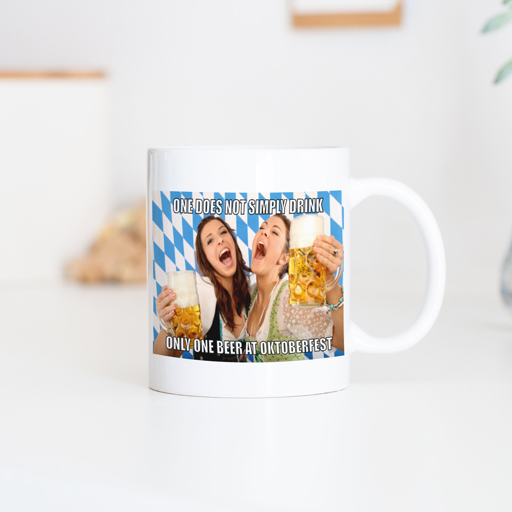 Personalisierbare Meme-Tasse Oktoberfest Meme