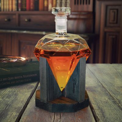 Bar Accessoires - Karaffe in Diamanten-Form